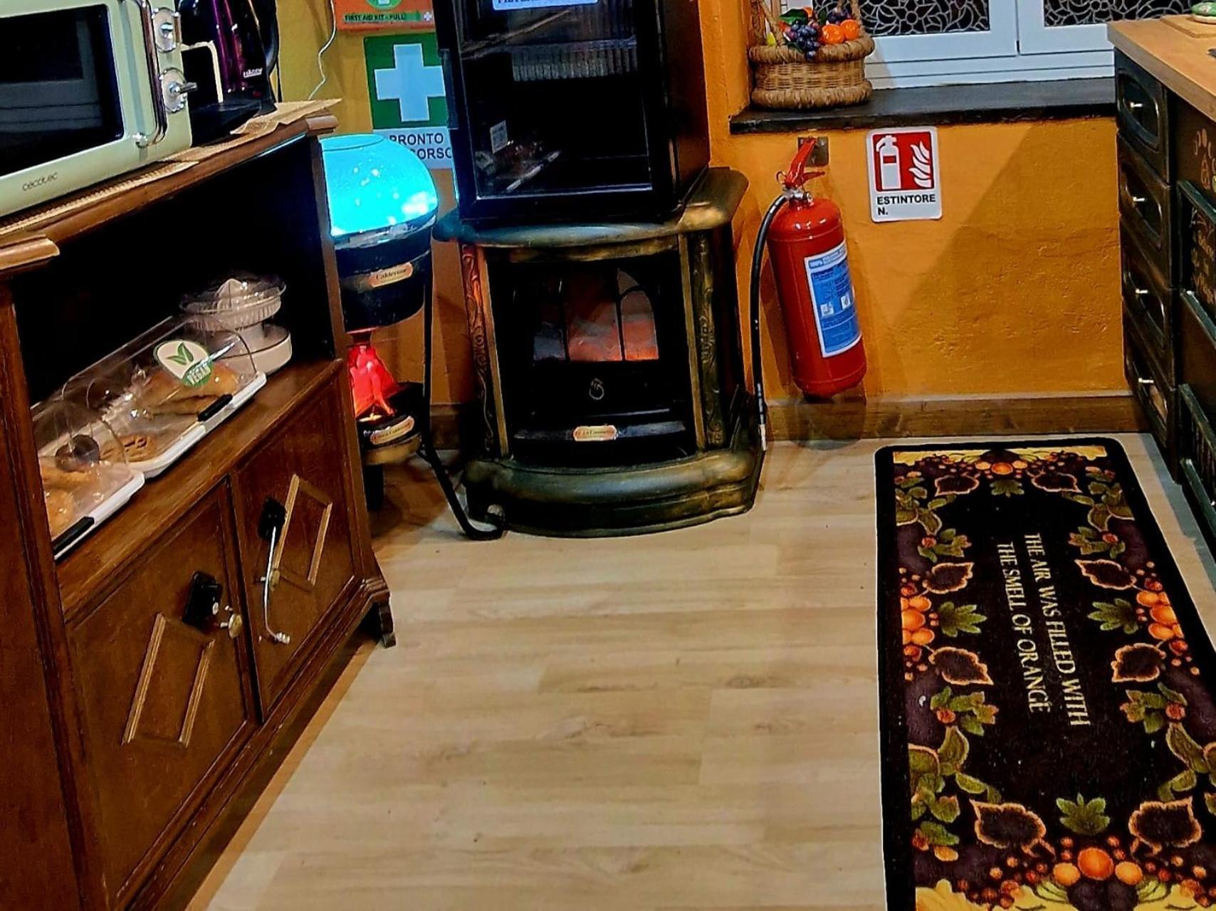 La Casa Di Strega Euphoria - Casa Vacanza Tra Arte E Magia Viterbo Exteriör bild